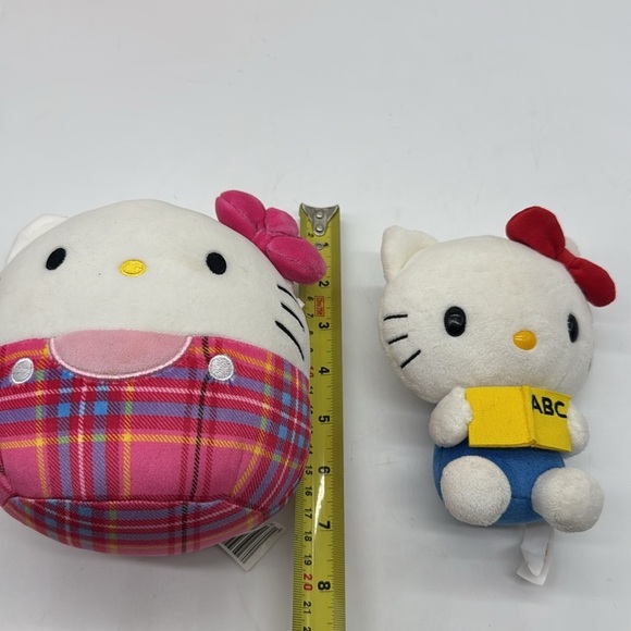 Hello Kitty Squish Mallow and Small cat reading book = Lot of 2 - Picture 11 of 11